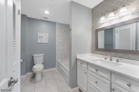 884 Peach Tree Road Union NJ 07083