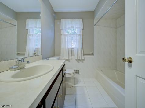 9 Amherst Court Clinton NJ 08801