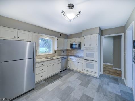 9 Amherst Court Clinton NJ 08801