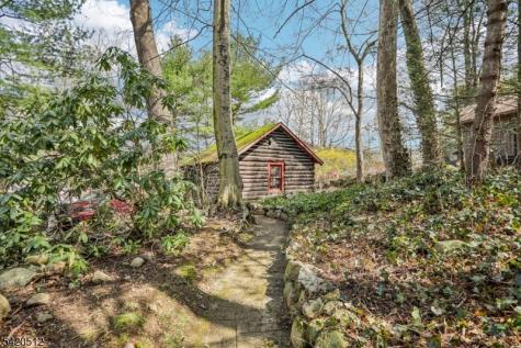 6 West Circle Ringwood NJ 07456