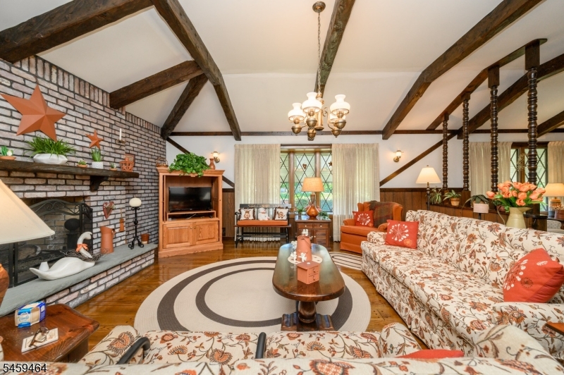 544 Pinewood Avenue Roselle Park NJ 07204