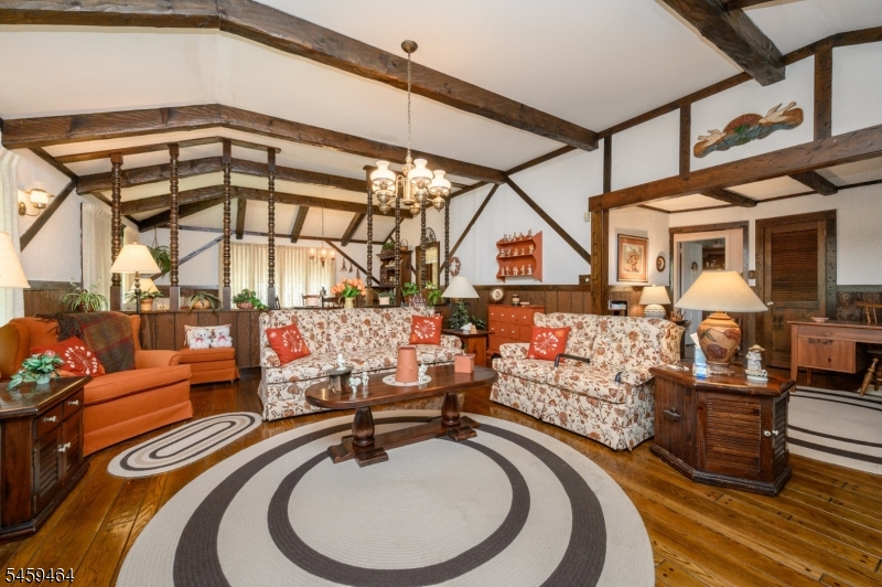 544 Pinewood Avenue Roselle Park NJ 07204