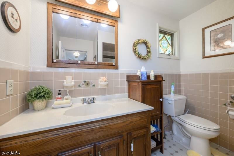 544 Pinewood Avenue Roselle Park NJ 07204