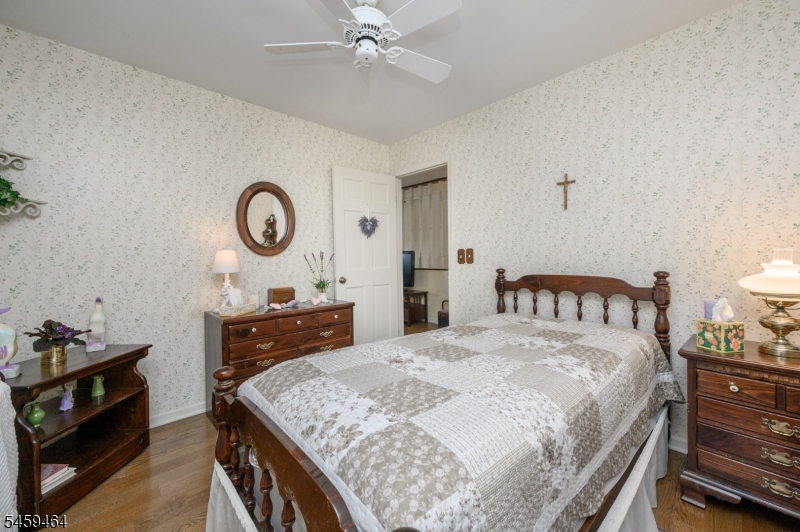 544 Pinewood Avenue Roselle Park NJ 07204