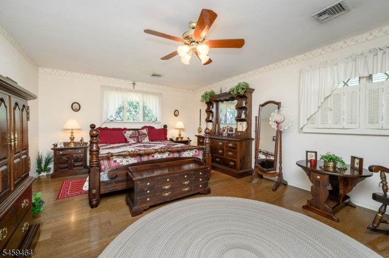 544 Pinewood Avenue Roselle Park NJ 07204
