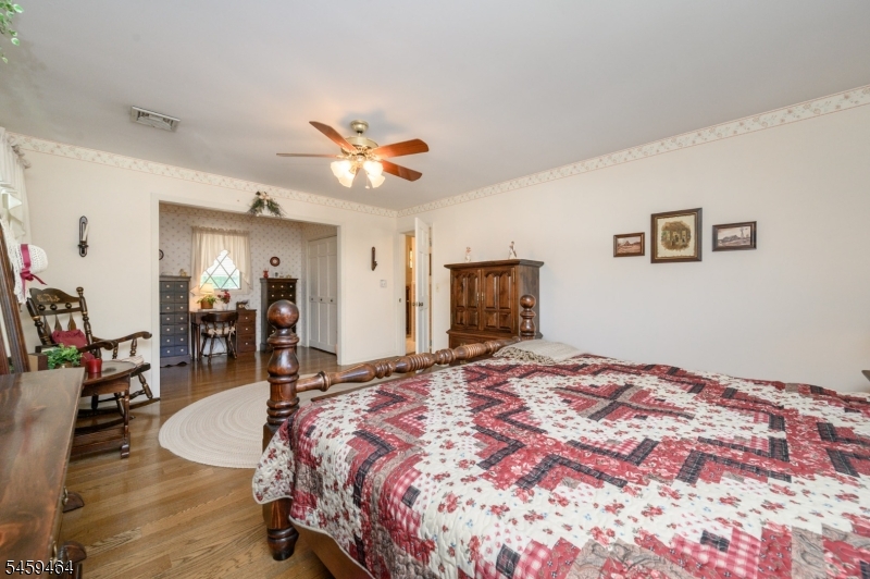 544 Pinewood Avenue Roselle Park NJ 07204