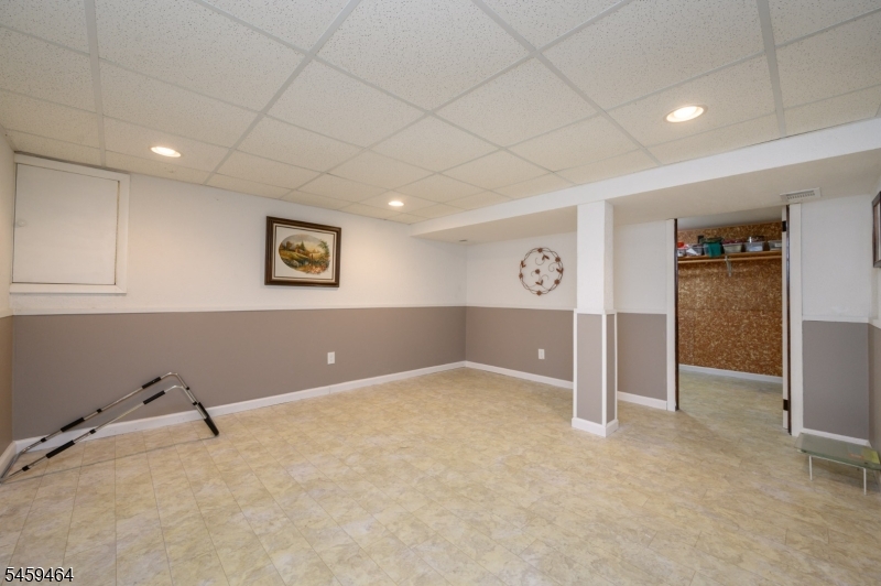 544 Pinewood Avenue Roselle Park NJ 07204