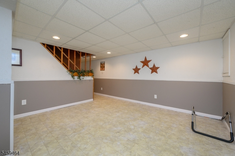 544 Pinewood Avenue Roselle Park NJ 07204