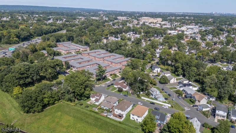 544 Pinewood Avenue Roselle Park NJ 07204