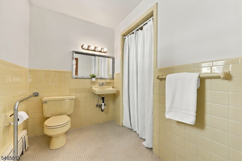 66 Enclosure Street Nutley NJ 07110