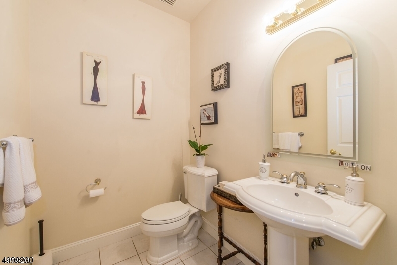 21 Bonnieview Lane Montville NJ 07082
