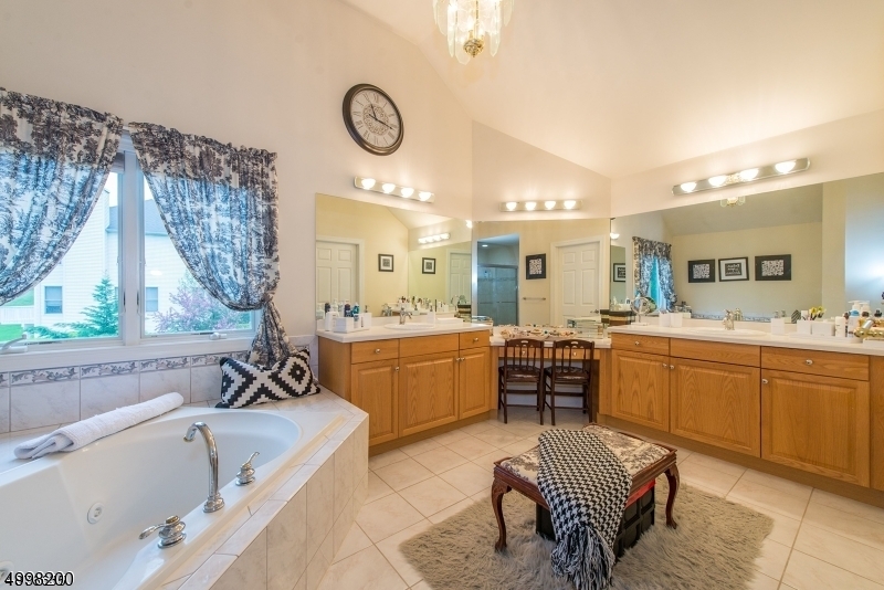 21 Bonnieview Lane Montville NJ 07082