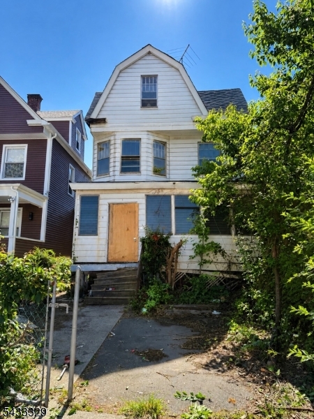 4 N 20th Street East Orange NJ 07017