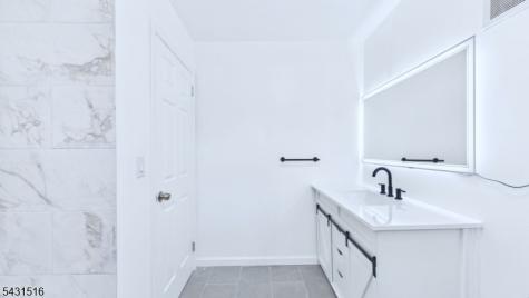 71 Leslie Street East Orange NJ 07017