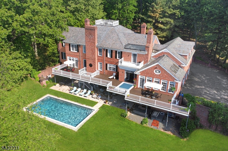 1 Hillview Drive Tewksbury NJ 07830