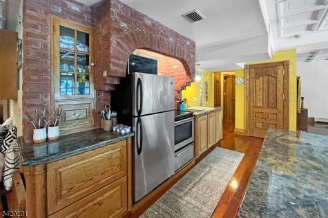 1 Hillview Drive Tewksbury NJ 07830