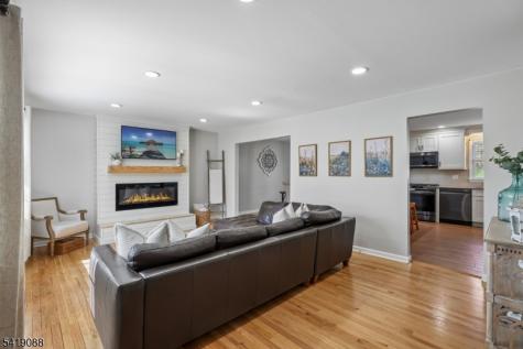 16 Meadow Lane Mansfield NJ 07840