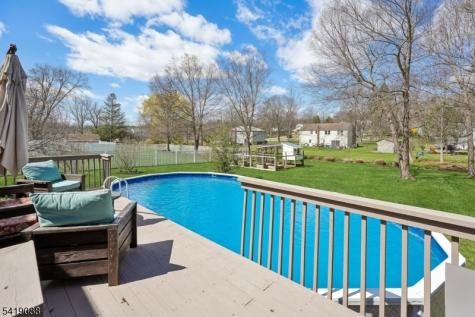 16 Meadow Lane Mansfield NJ 07840