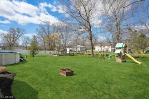 16 Meadow Lane Mansfield NJ 07840