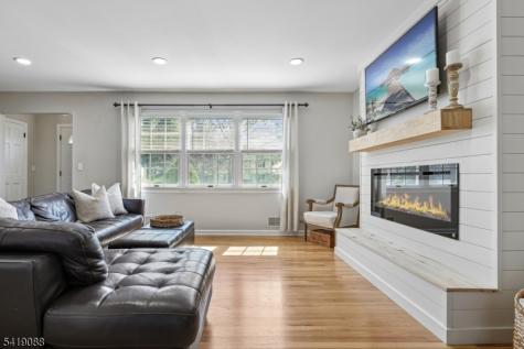 16 Meadow Lane Mansfield NJ 07840