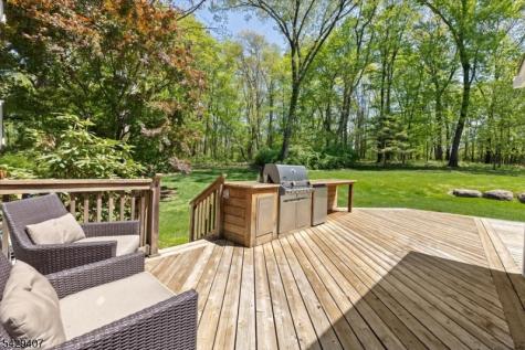 327 Woodside Avenue Franklin Lakes NJ 07417