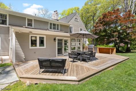 327 Woodside Avenue Franklin Lakes NJ 07417