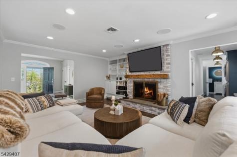 327 Woodside Avenue Franklin Lakes NJ 07417