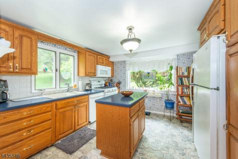 34 Unneberg Avenue Roxbury NJ 07876