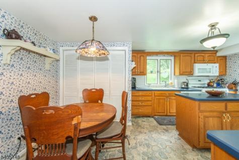 34 Unneberg Avenue Roxbury NJ 07876