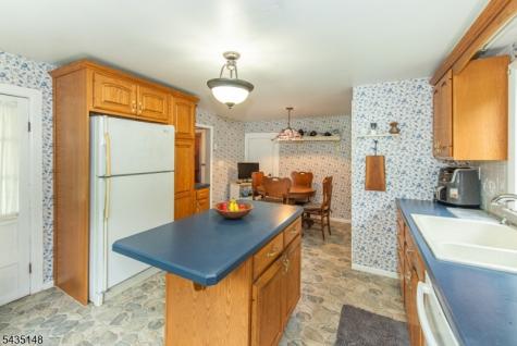 34 Unneberg Avenue Roxbury NJ 07876