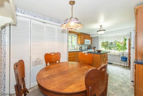 34 Unneberg Avenue Roxbury NJ 07876