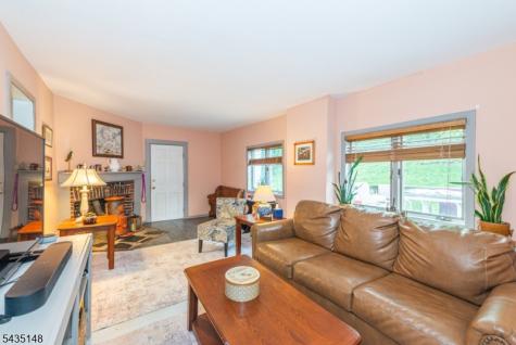 34 Unneberg Avenue Roxbury NJ 07876