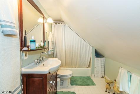 34 Unneberg Avenue Roxbury NJ 07876