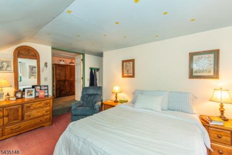 34 Unneberg Avenue Roxbury NJ 07876