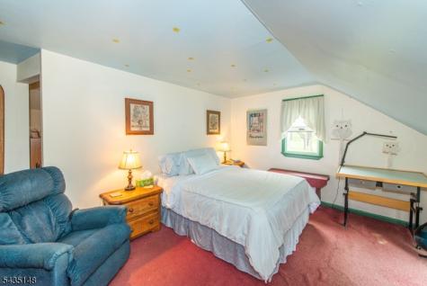 34 Unneberg Avenue Roxbury NJ 07876