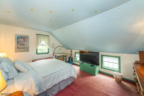 34 Unneberg Avenue Roxbury NJ 07876