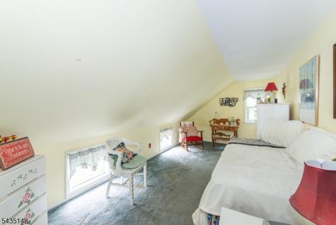 34 Unneberg Avenue Roxbury NJ 07876
