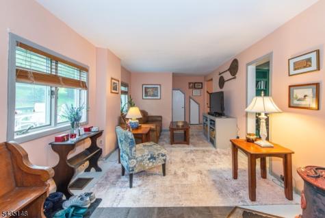 34 Unneberg Avenue Roxbury NJ 07876