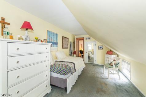 34 Unneberg Avenue Roxbury NJ 07876