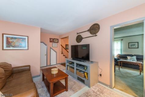 34 Unneberg Avenue Roxbury NJ 07876