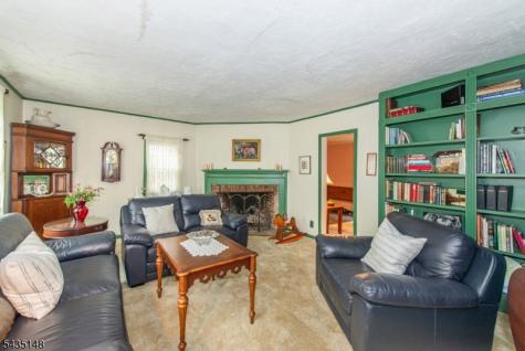 34 Unneberg Avenue Roxbury NJ 07876
