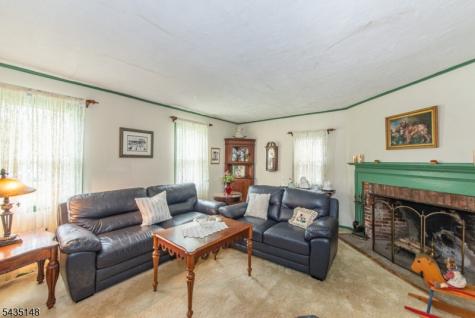 34 Unneberg Avenue Roxbury NJ 07876