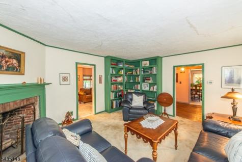 34 Unneberg Avenue Roxbury NJ 07876