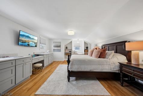24 Regent Place Berkeley Heights NJ 07922