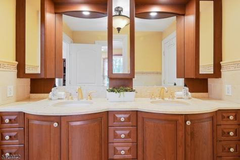 9 Bishops Lane Millburn NJ 07078