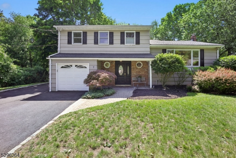 7 Mansfield Court Livingston NJ 07039