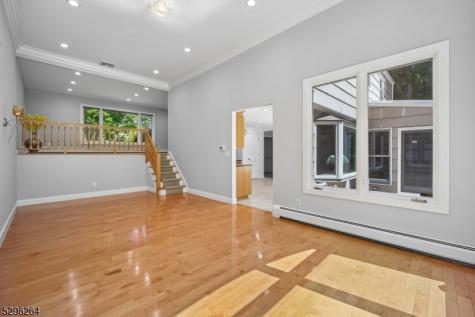 7 Mansfield Court Livingston NJ 07039