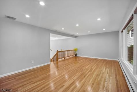 7 Mansfield Court Livingston NJ 07039
