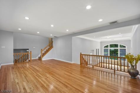 7 Mansfield Court Livingston NJ 07039