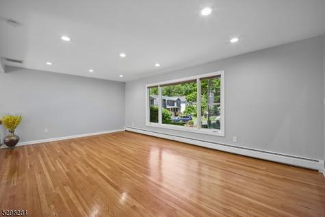 7 Mansfield Court Livingston NJ 07039